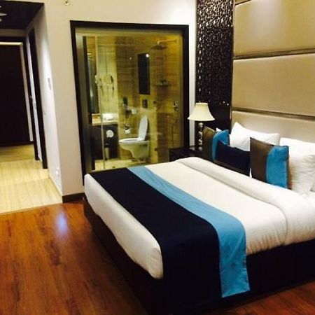 Hotel Delite Grand Faridabad Buitenkant foto