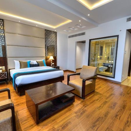 Hotel Delite Grand Faridabad Buitenkant foto