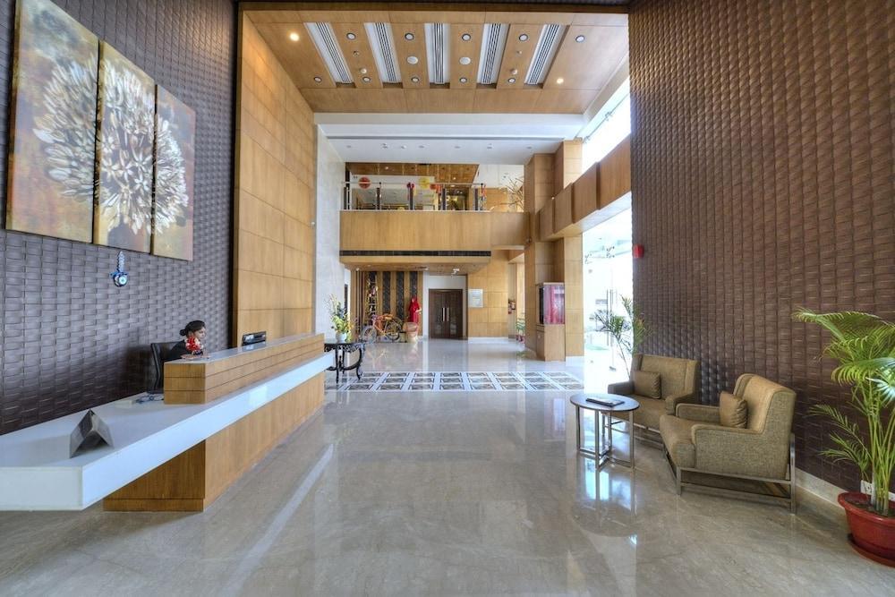 Hotel Delite Grand Faridabad Buitenkant foto