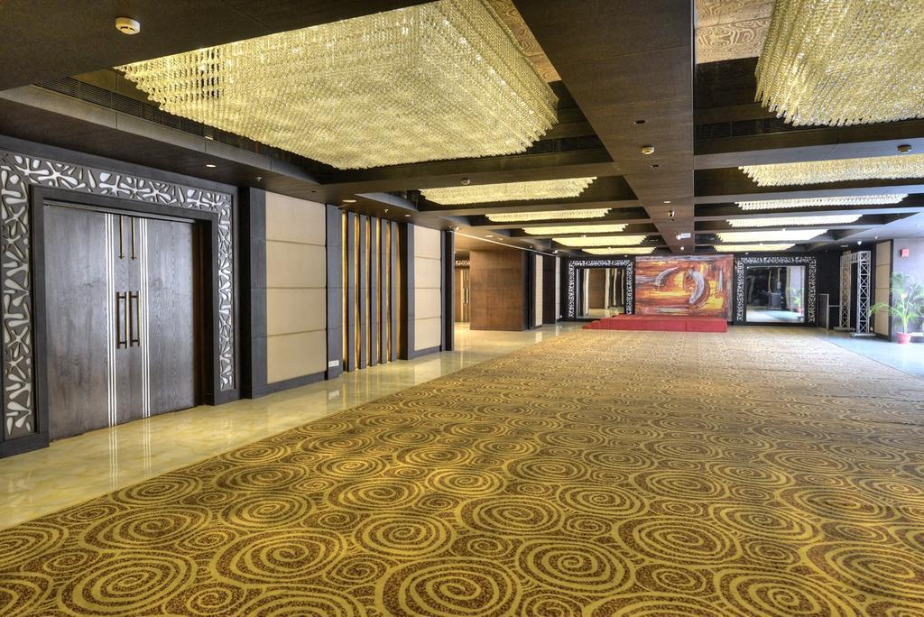 Hotel Delite Grand Faridabad Buitenkant foto