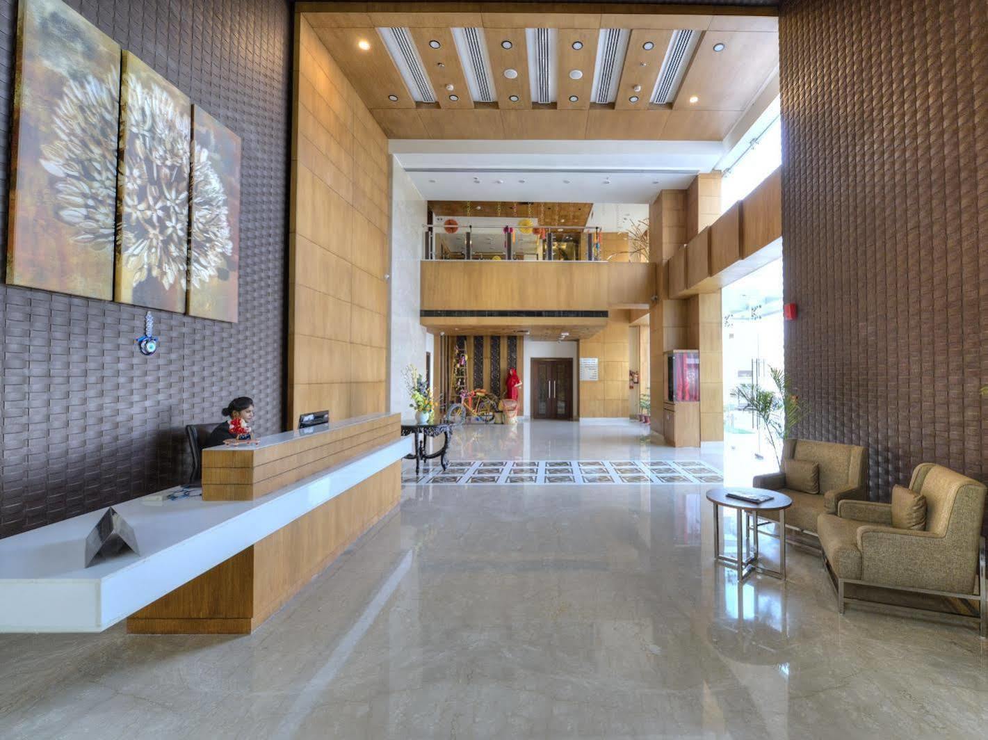Hotel Delite Grand Faridabad Buitenkant foto