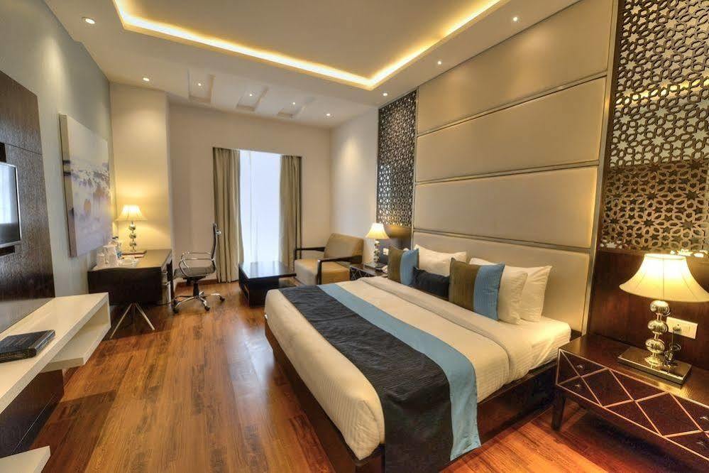 Hotel Delite Grand Faridabad Buitenkant foto
