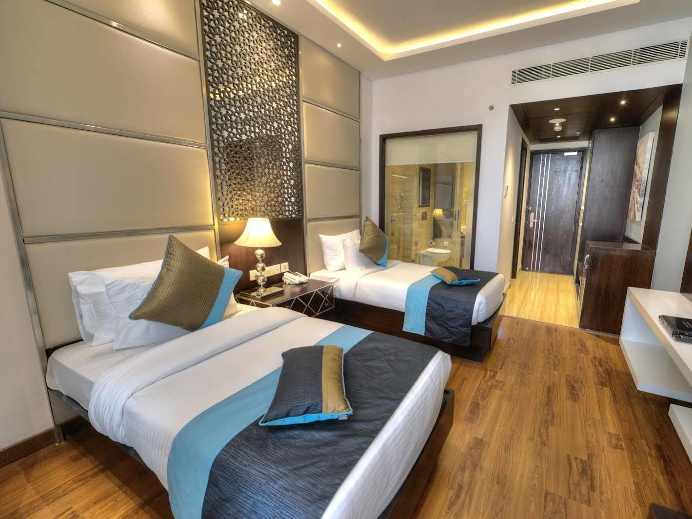Hotel Delite Grand Faridabad Buitenkant foto