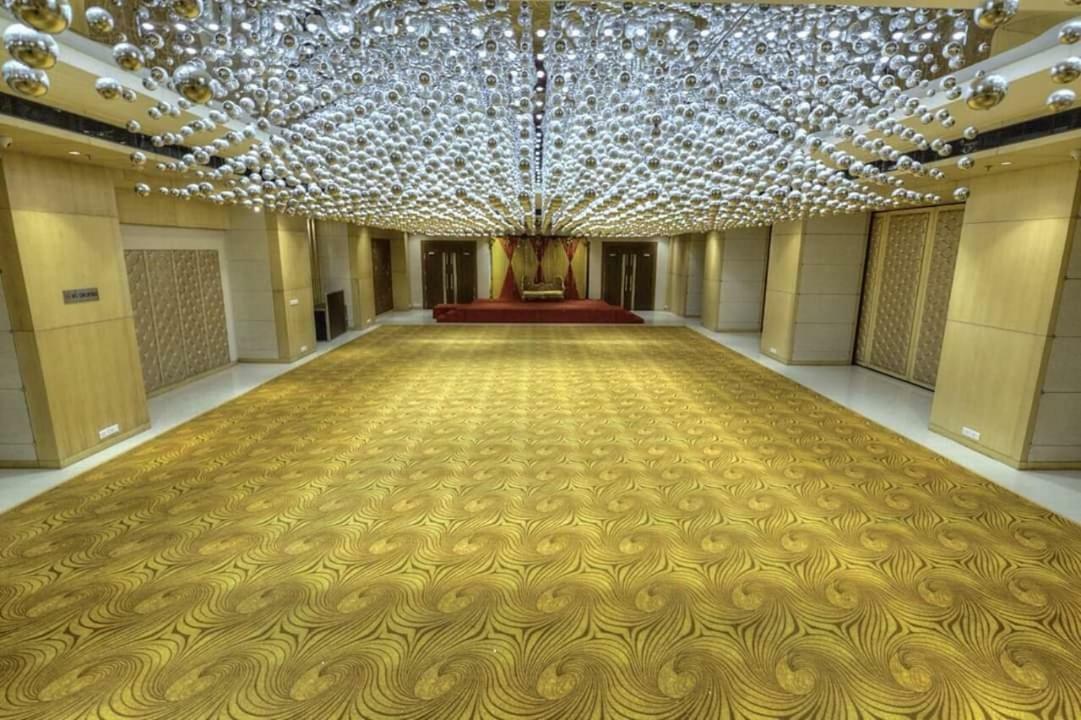 Hotel Delite Grand Faridabad Buitenkant foto