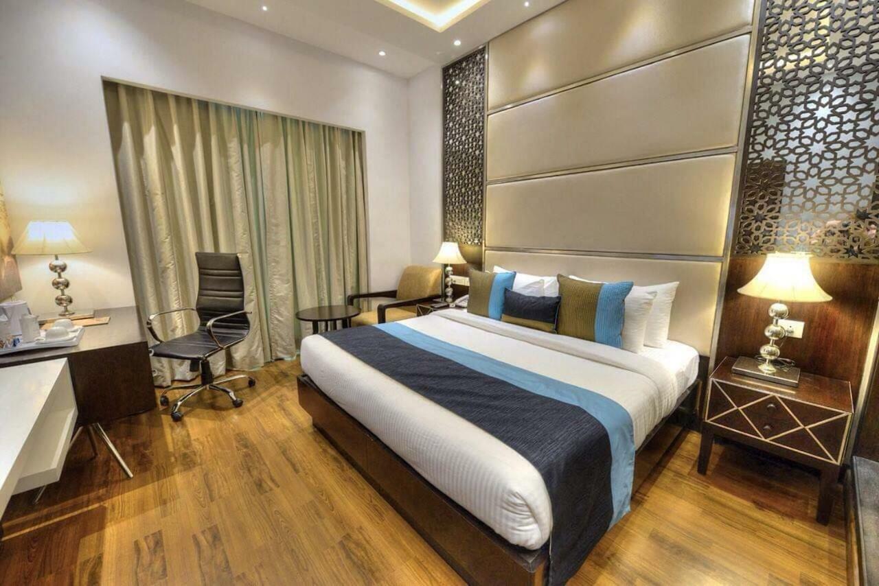 Hotel Delite Grand Faridabad Buitenkant foto