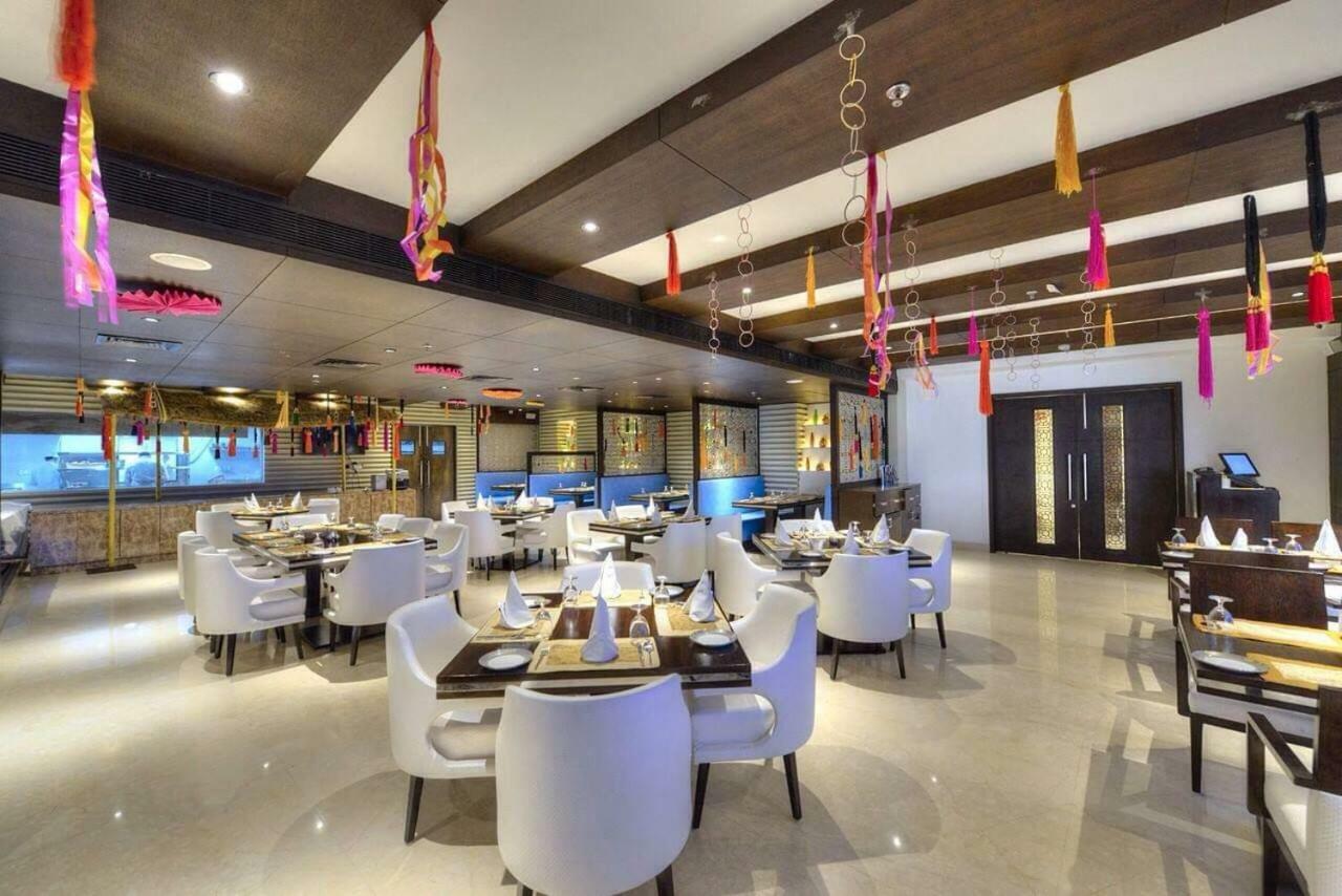 Hotel Delite Grand Faridabad Buitenkant foto