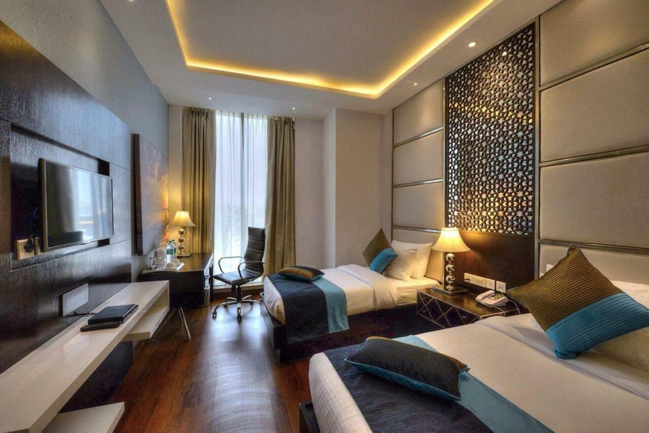 Hotel Delite Grand Faridabad Buitenkant foto