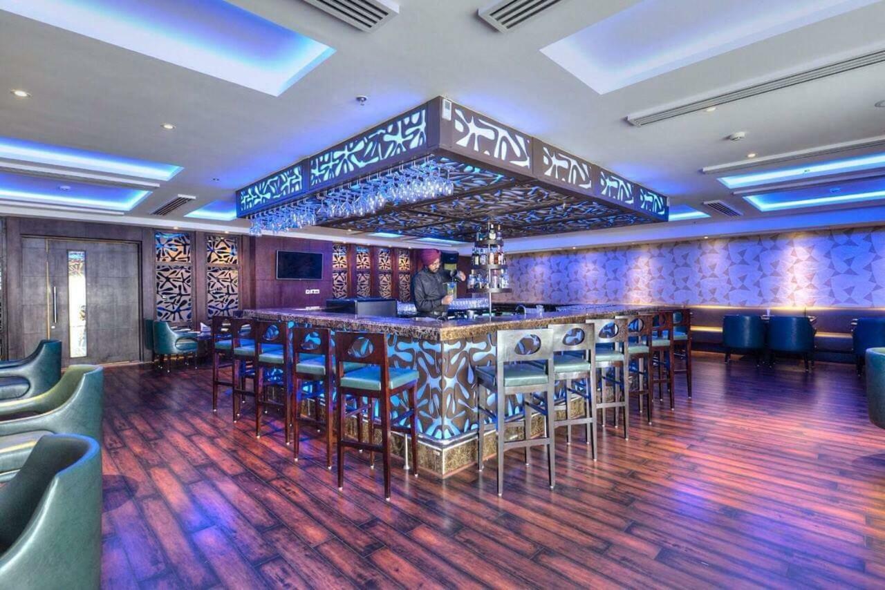 Hotel Delite Grand Faridabad Buitenkant foto