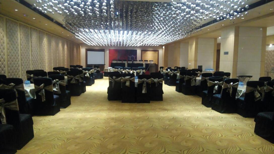Hotel Delite Grand Faridabad Buitenkant foto